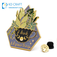 Insignia de pin de solapa de planta de esmalte suave chapado en oro de metal personalizado de diseño único con embrague de mariposa